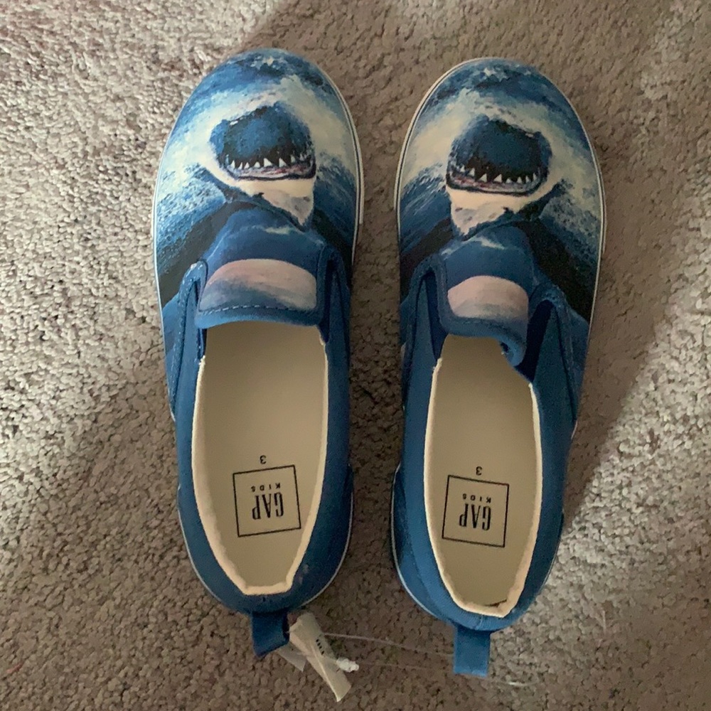 NWT gap kids boys shark slide ons size 3